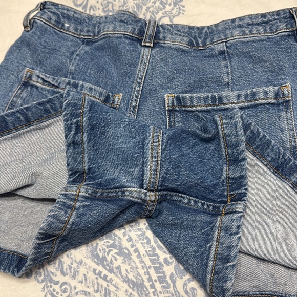 Jean shorts, patch pockets. - Picture 4 of 4